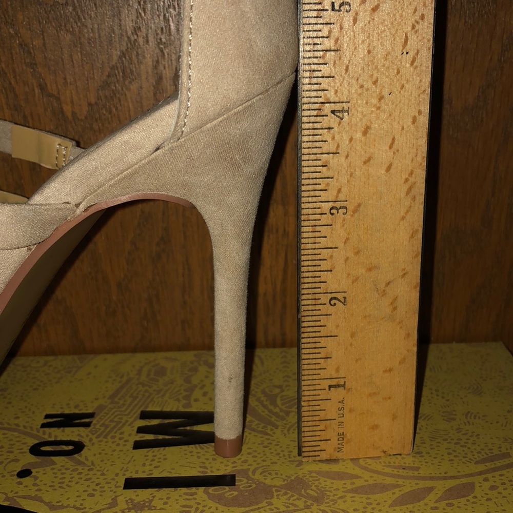 ๐ฟHP๐ฟ NWOT Chinese Laundry Lacy Sand Suede Heels - Picture 7 of 7
